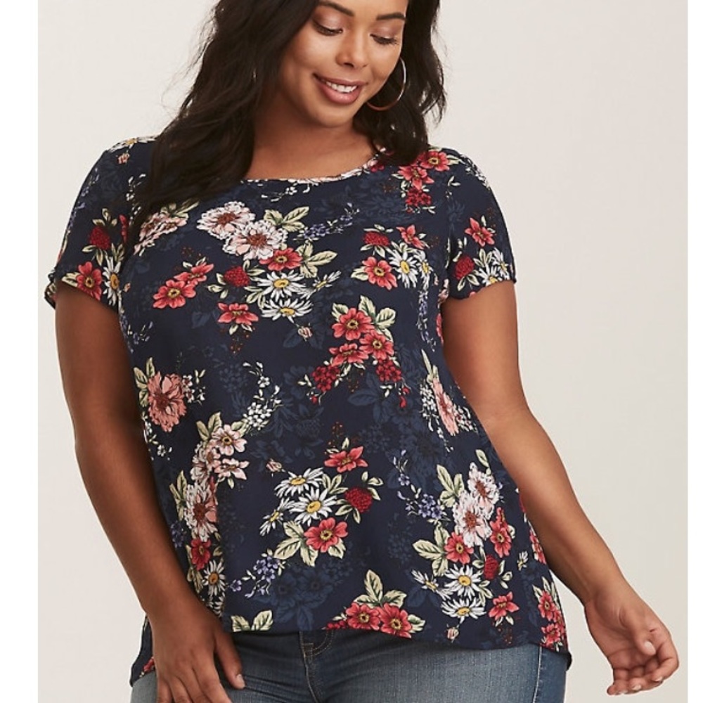 Torrid floral pleat back shirt, size 2